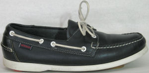 Leather deck shoes: Sebago "Docksides" in navy