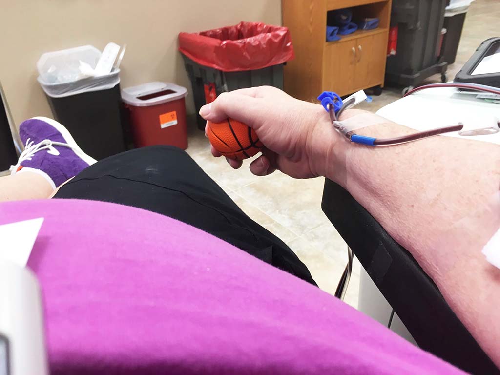 Here's a picture of me pumping out juicy tan platelets this afternoon: