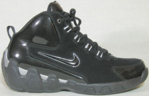 Nike "Air Flight Hops" basketball shoe in black