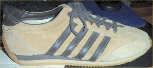 Sport Jets sneakers: tan with quadruple brown stripes
